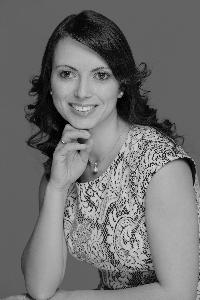 Zsuzsanna Dr Sassiné Riffer - din engleză în maghiară translator
